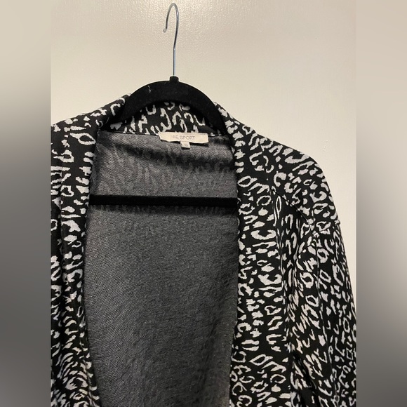 AE Sport Cropped Cardigan 3/4 Sleeve Women’s Sweater Black w White Animal Print - Picture 7 of 11